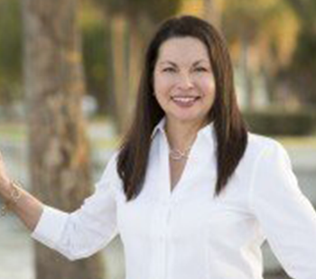 Portrait of Loida Pearson, REALTOR®